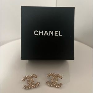 Chanel Pearl CC Logo stud earrings.